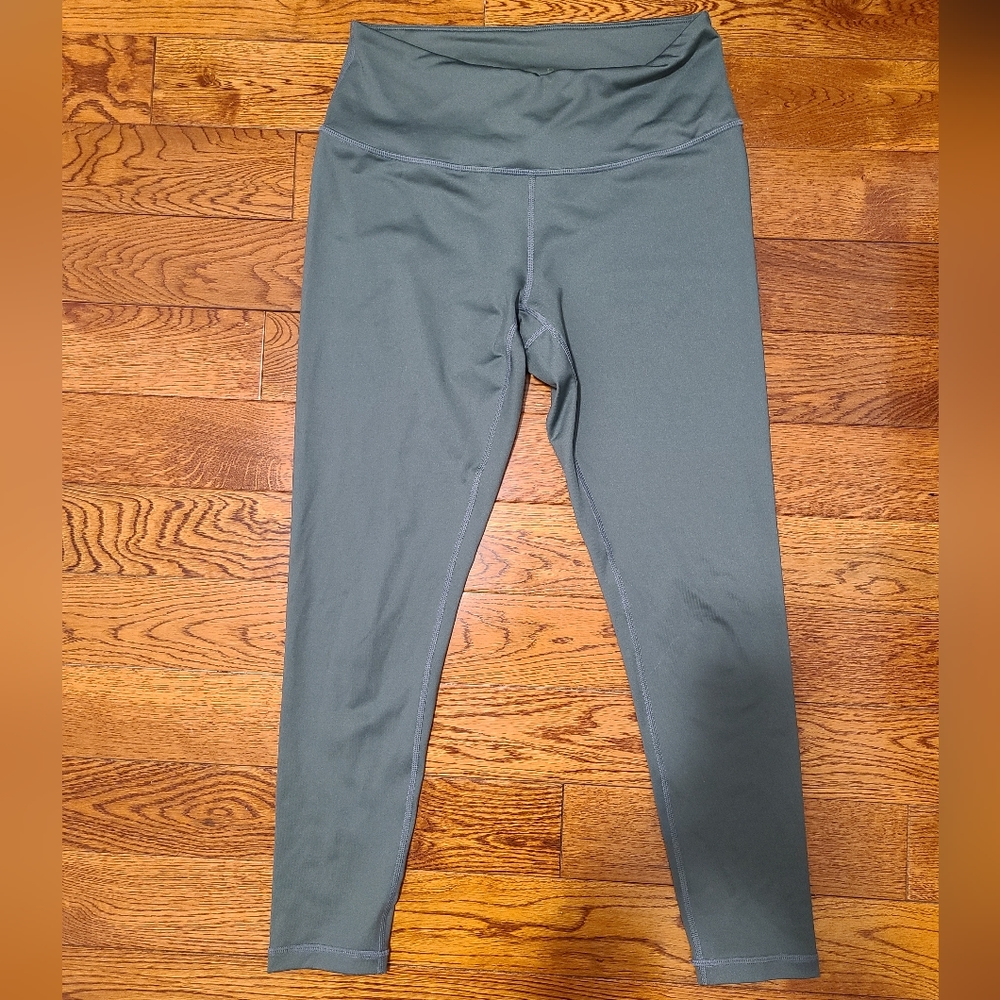 🌟Zella Crop Leggings Size Medium